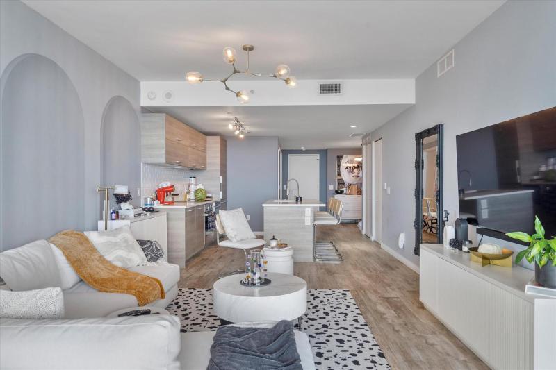 Condo & Townhome Photos