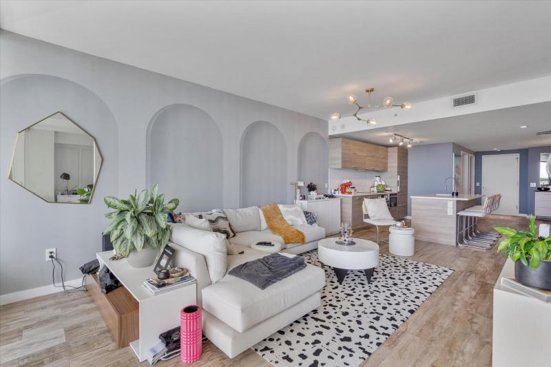  Condo & Townhome Photos