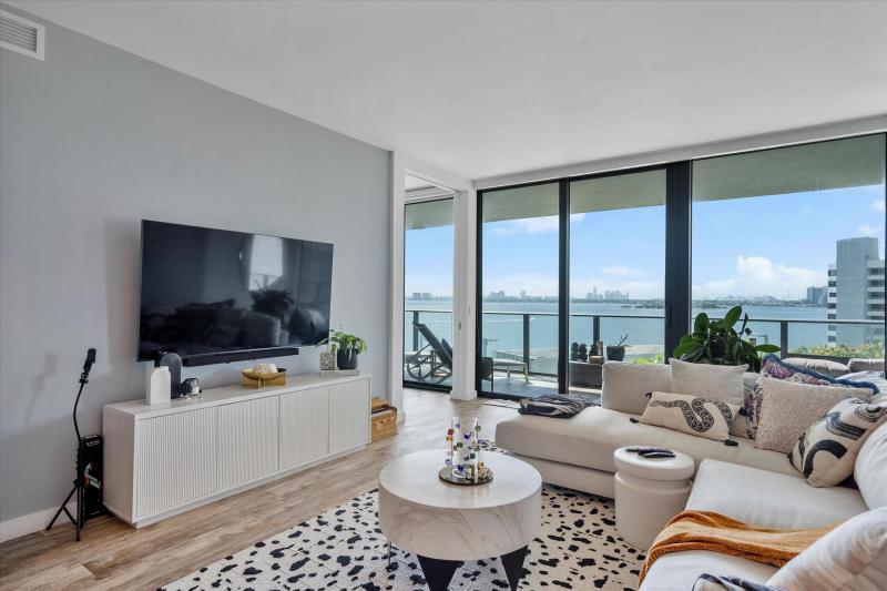  Condo & Townhome Photos
