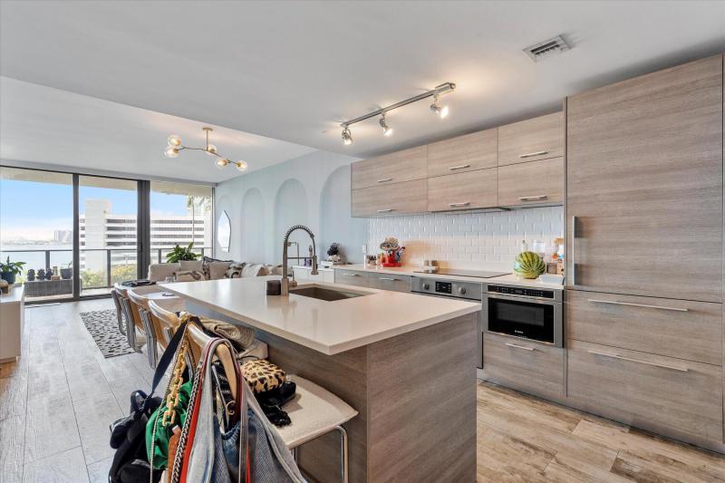  Condo & Townhome Photos