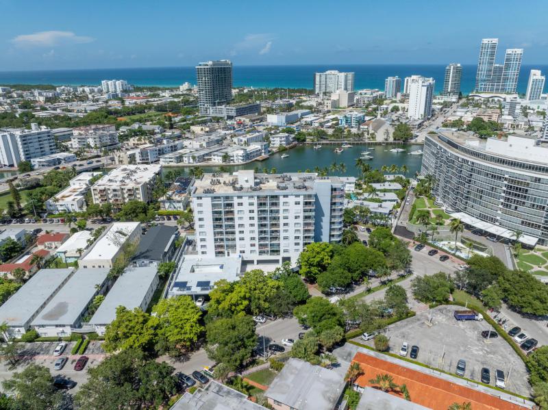  Condo & Townhome Photos