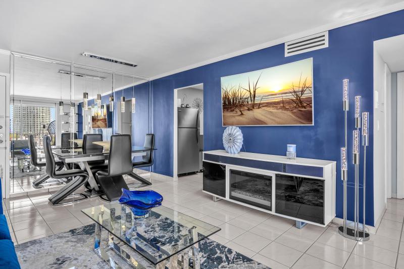  Condo & Townhome Photos