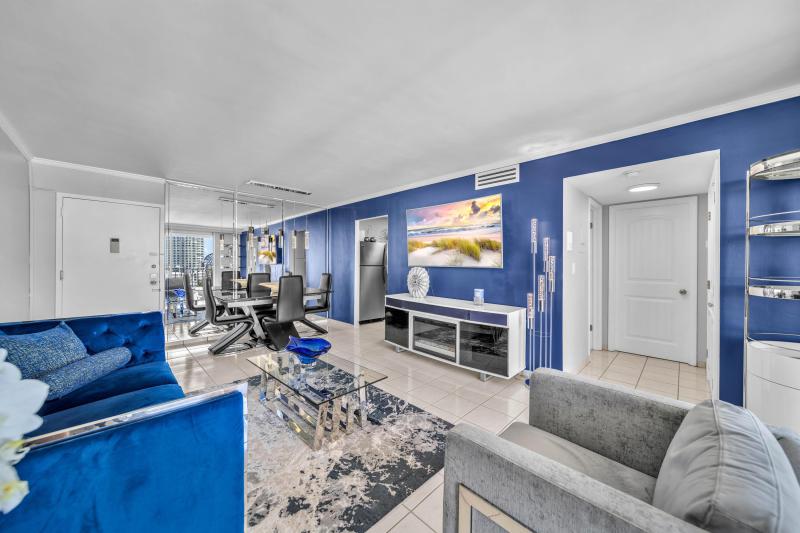  Condo & Townhome Photos