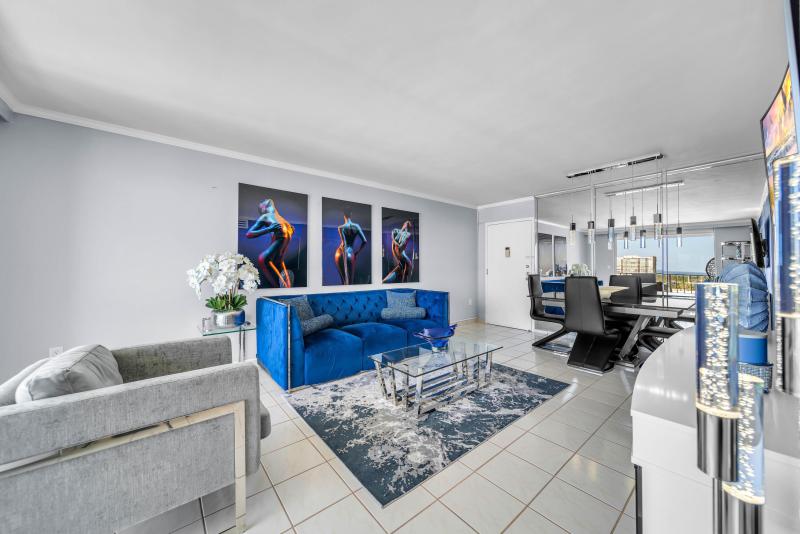  Condo & Townhome Photos