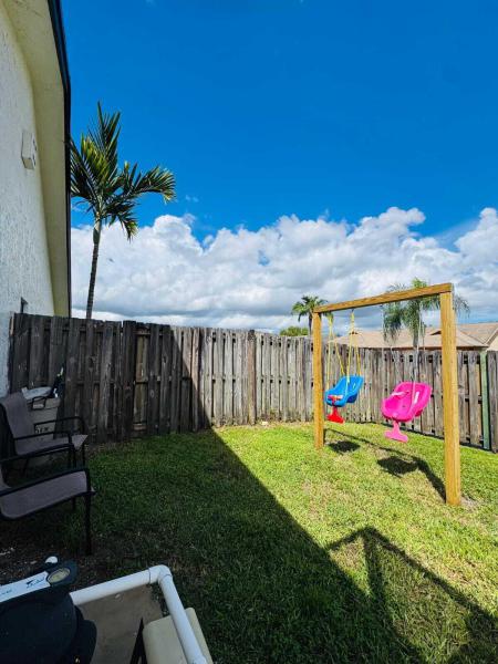  Single Family Homes Photo 18:  Lauderhill,  FL 33351