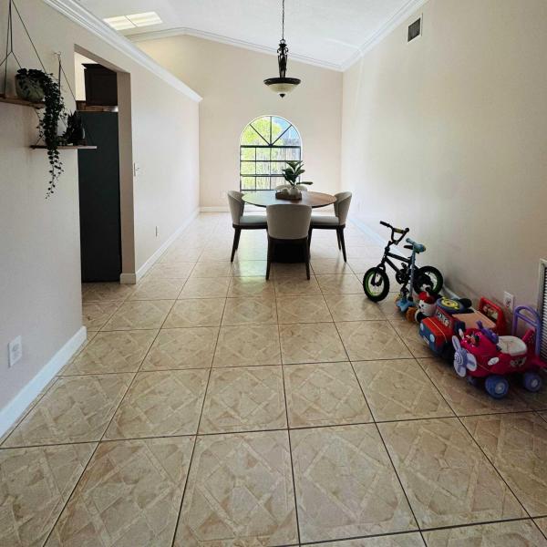  Single Family Homes Photo 3:  Lauderhill,  FL 33351