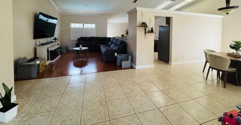  Single Family Homes Photo 4:  Lauderhill,  FL 33351