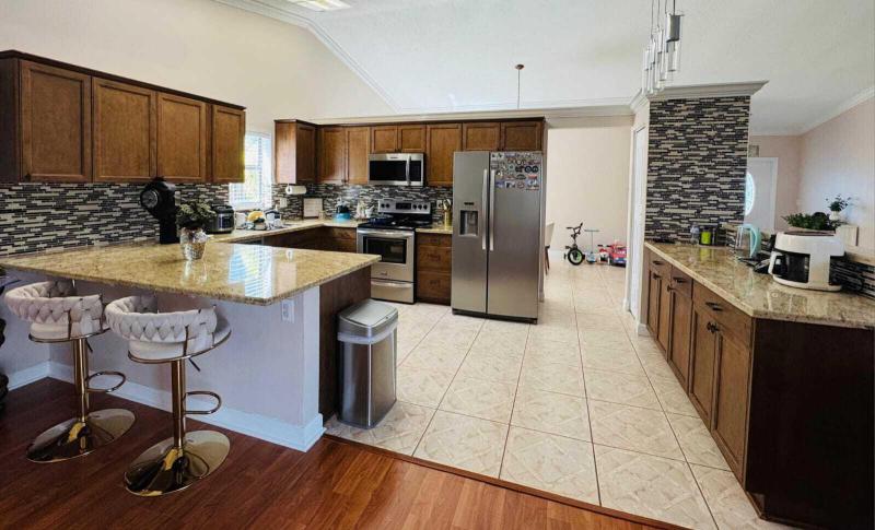  Single Family Homes Photo 5:  Lauderhill,  FL 33351