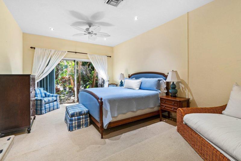  Single Family Homes Photo 13:  Palm Beach,  FL 33480