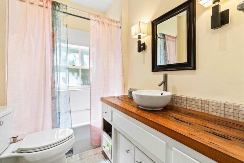  Single Family Homes Photo 14:  Palm Beach,  FL 33480