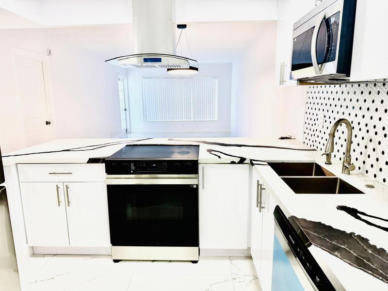  Condo & Townhome Photos