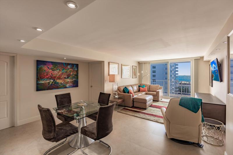  Condo & Townhome Photos