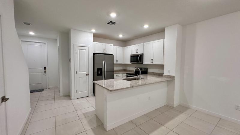  Condo & Townhome Photos