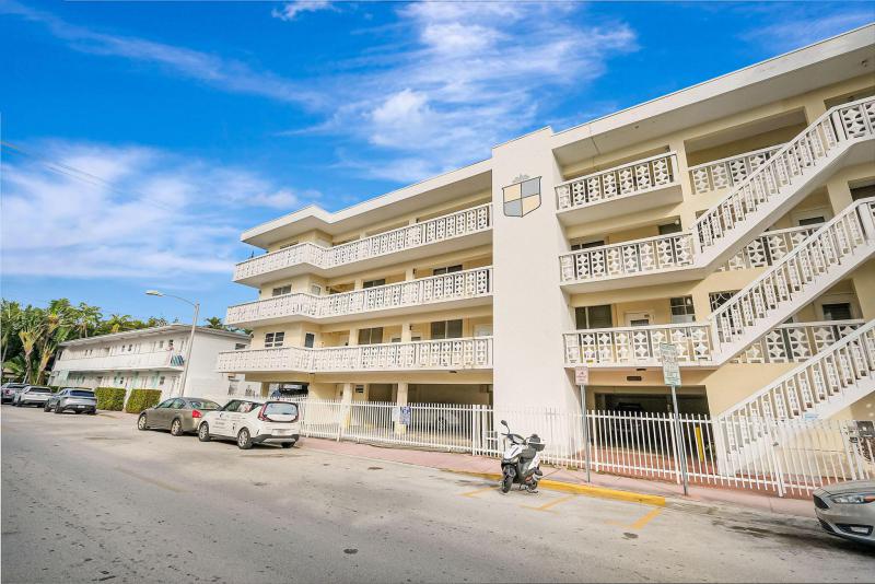  Condo & Townhome Photos