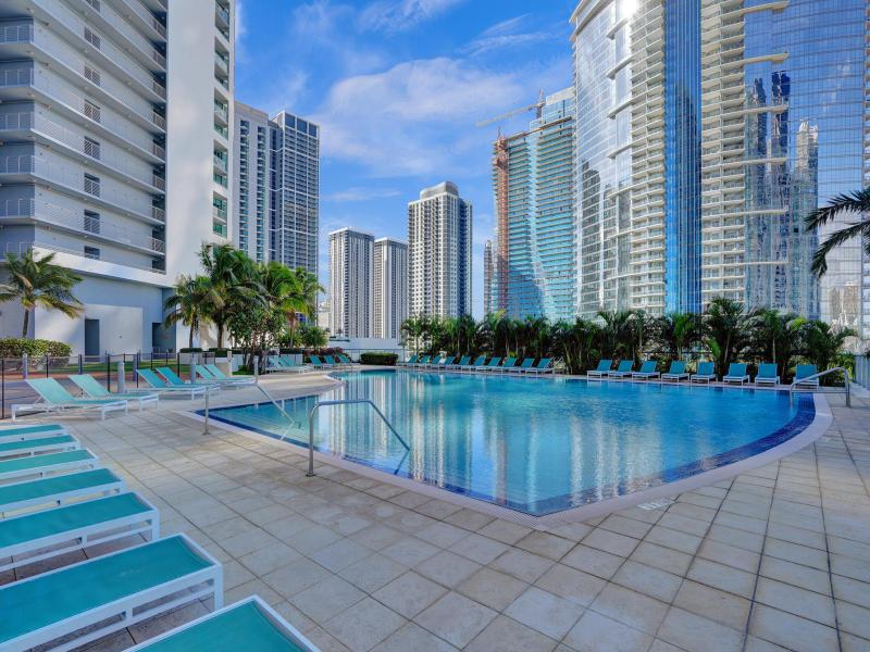  Condo & Townhome Photos