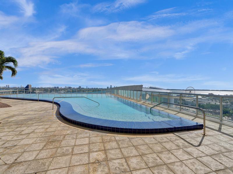  Condo & Townhome Photos