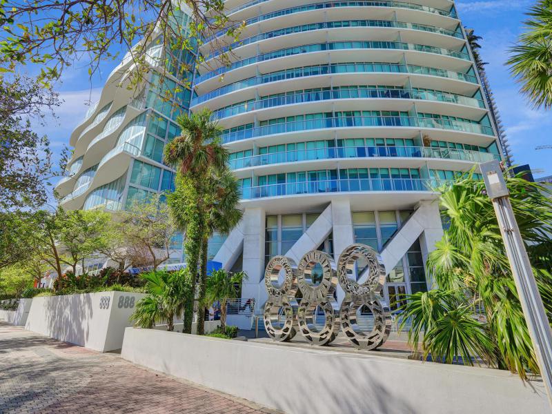  Condo & Townhome Photos