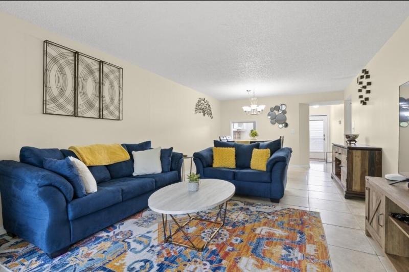  Condo & Townhome Photos