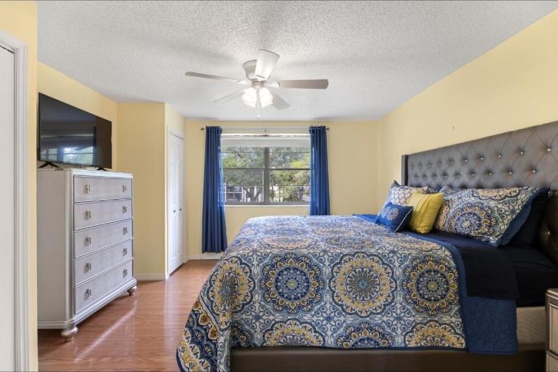  Condo & Townhome Photos