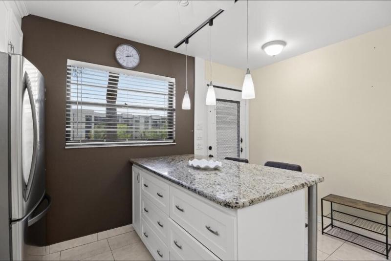  Condo & Townhome Photos
