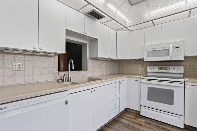  Condo & Townhome Photos