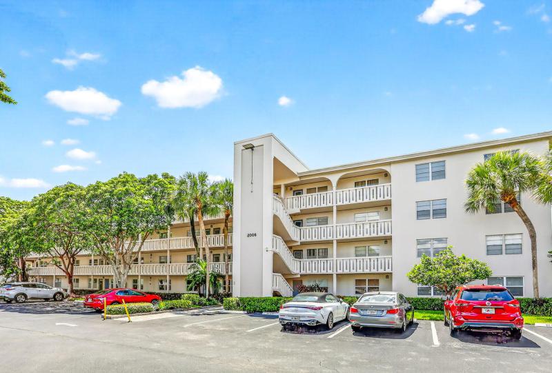  Condo & Townhome Photos