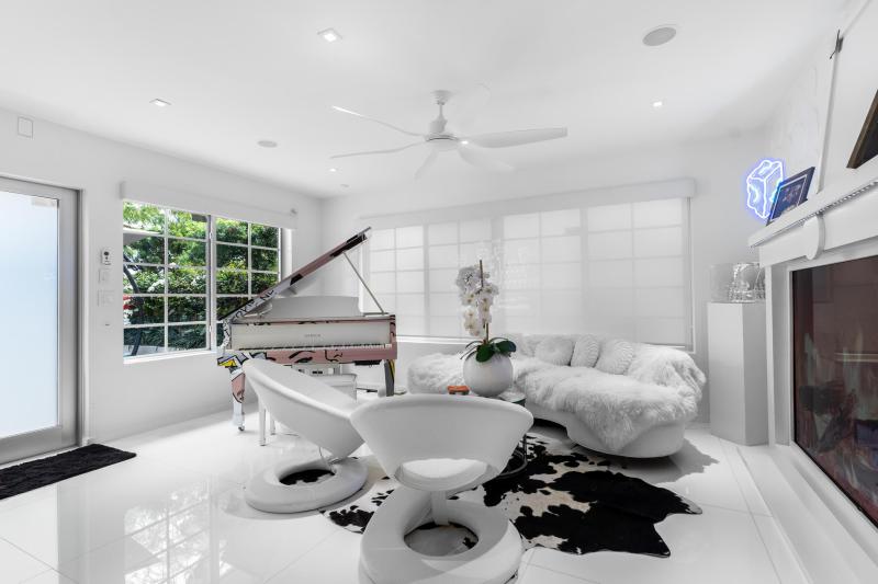  Condo & Townhome Photos