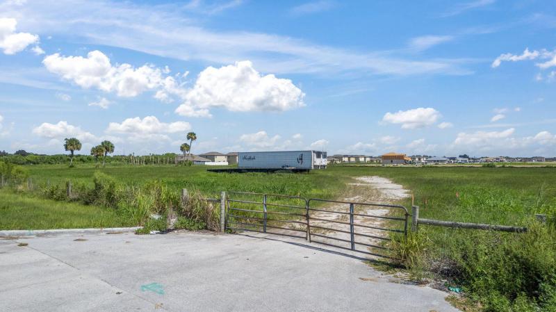  Commercial & Industrial Land Images 