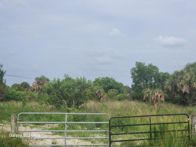  Commercial & Industrial Land Images 