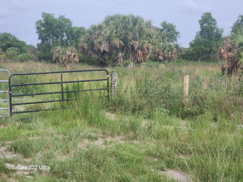  Commercial & Industrial Land Images 