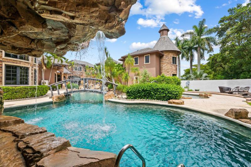  Single Family Homes Photo 14:  Parkland,  FL 33067