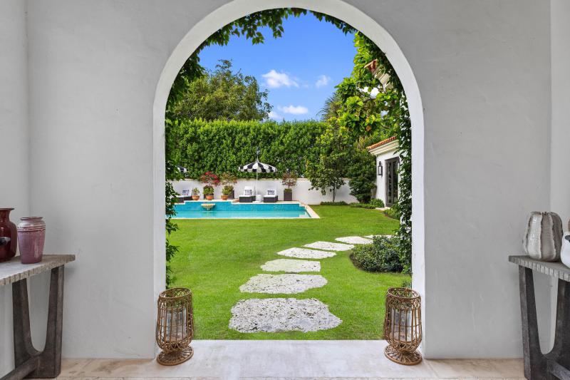  Single Family Homes Photo 6:  Palm Beach,  FL 33480