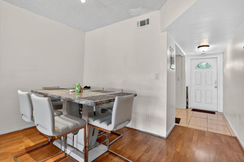  Condo & Townhome Photos