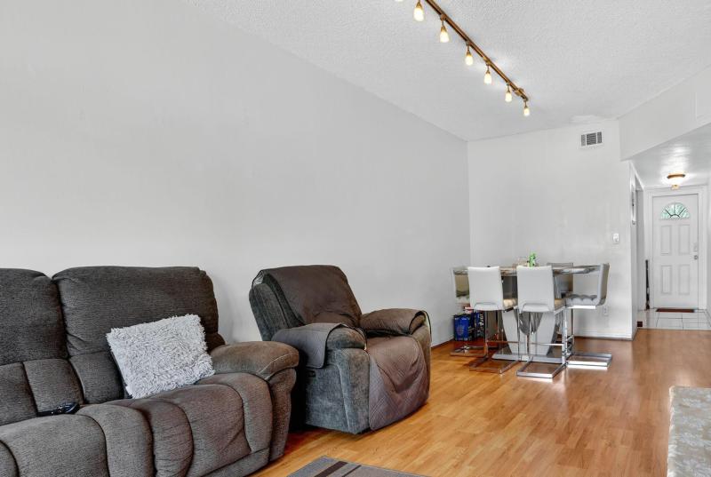  Condo & Townhome Photos