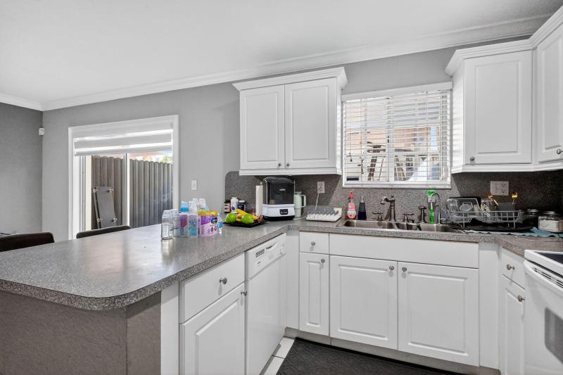  Condo & Townhome Photos