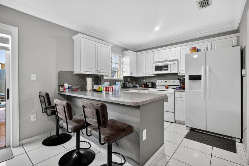  Condo & Townhome Photos
