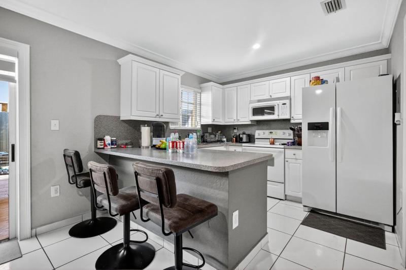  Condo & Townhome Photos