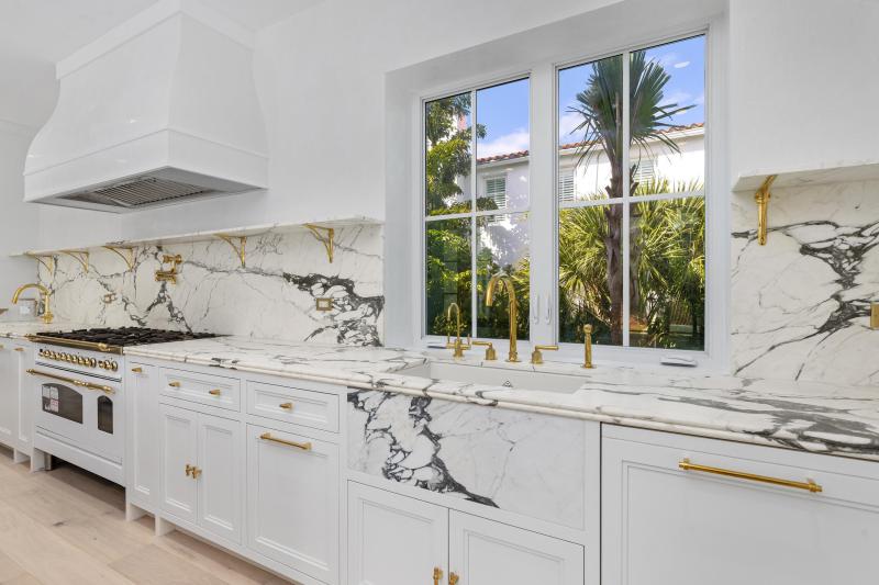  Single Family Homes Photo 13:  Palm Beach,  FL 33480