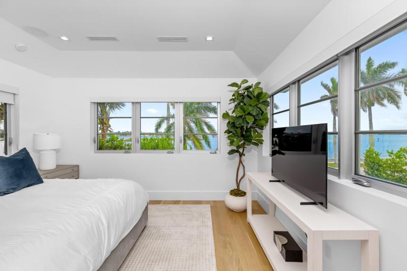  Single Family Homes Photo 19:  West Palm Beach,  FL 33405
