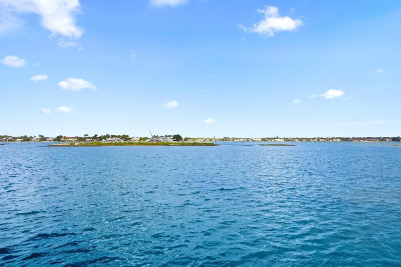  Single Family Homes Photo 3:  West Palm Beach,  FL 33405