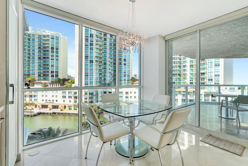  Condo & Townhome Photos