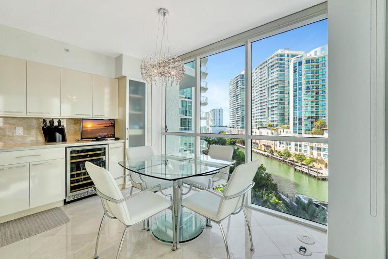  Condo & Townhome Photos