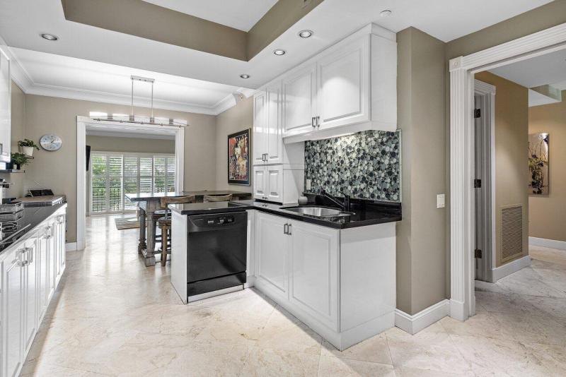  Condo & Townhome Photos