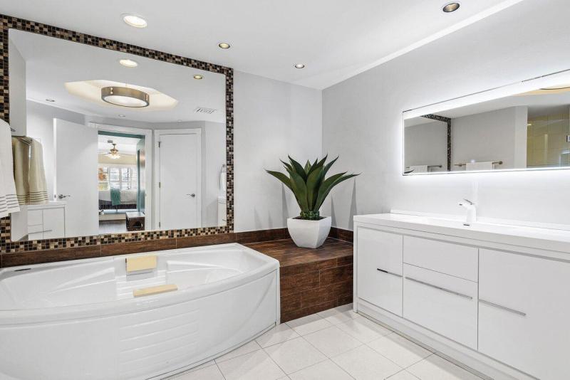  Condo & Townhome Photos