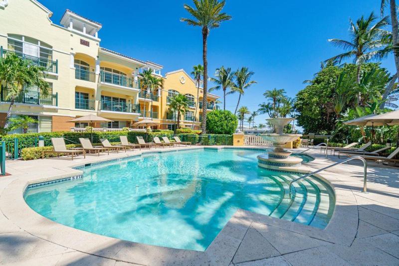  Condo & Townhome Photos