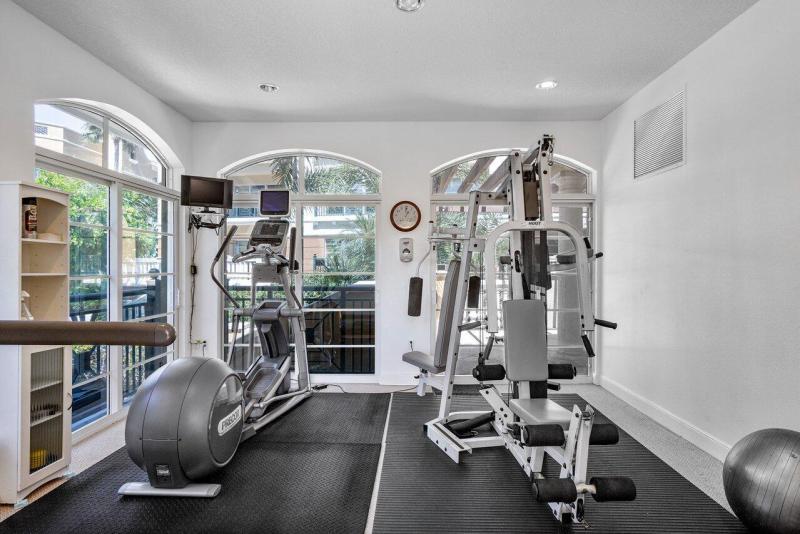  Condo & Townhome Photos