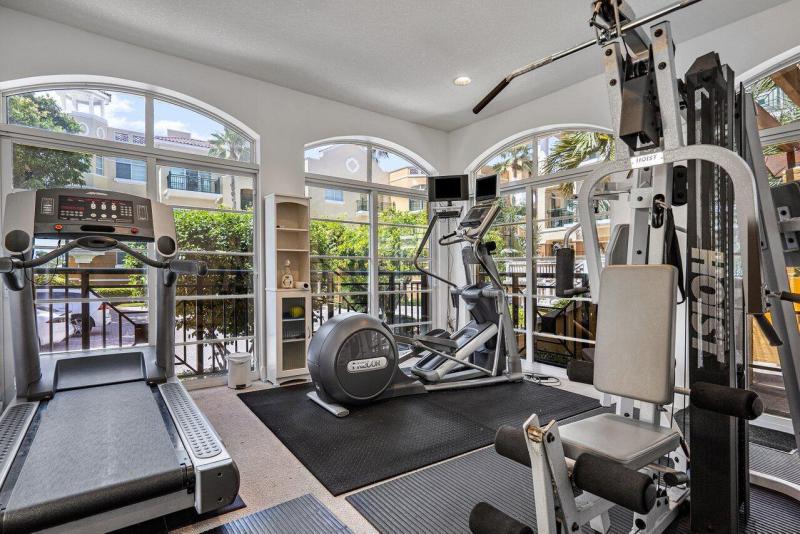  Condo & Townhome Photos