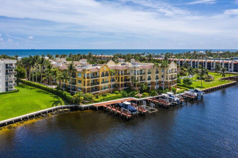  Condo & Townhome Photos
