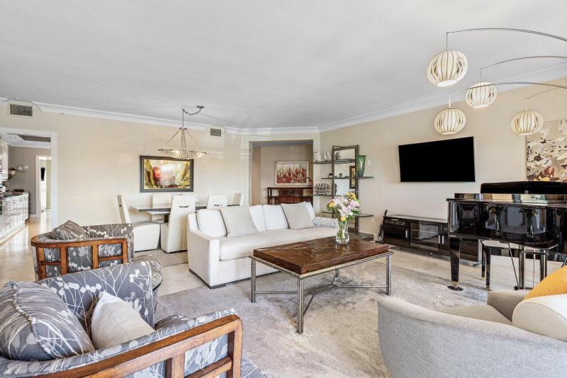  Condo & Townhome Photos