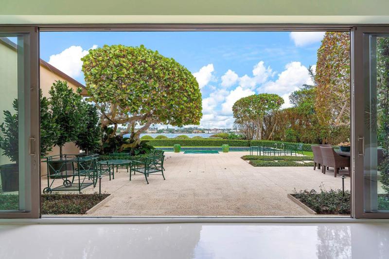  Single Family Homes Photo 21:  Palm Beach,  FL 33480